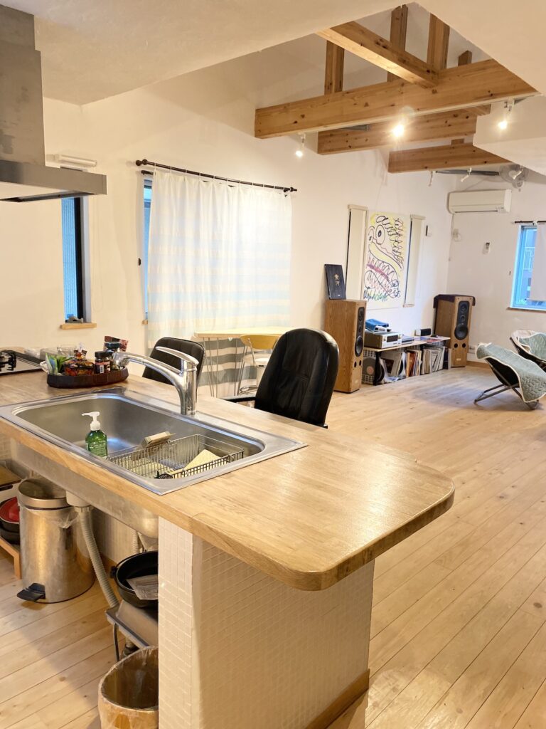 Kitchen and dinning space Event Space GreenOradTokyohouse